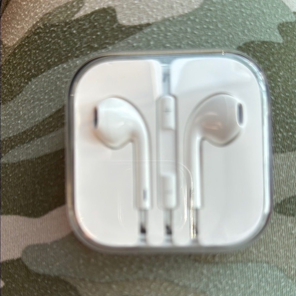 White Wired Earbuds